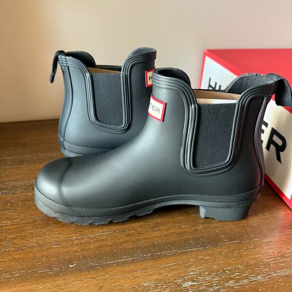 Hunter Woman’s Black Original Chelsea Waterproof Rain Boot- Size 6M - Picture 6 of 9